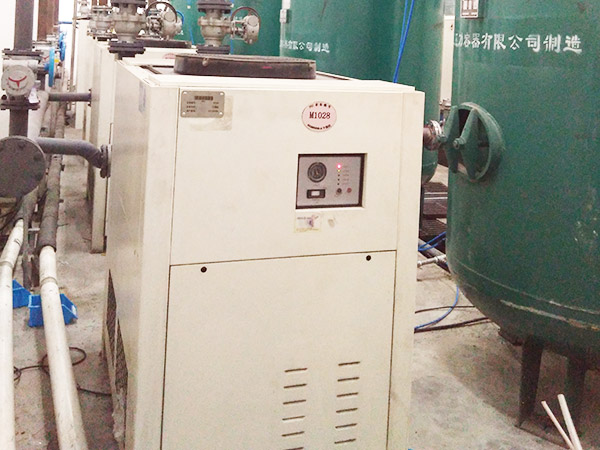 睿者機(jī)械分享有關(guān)無(wú)油空壓機(jī)螺桿式保養(yǎng)！